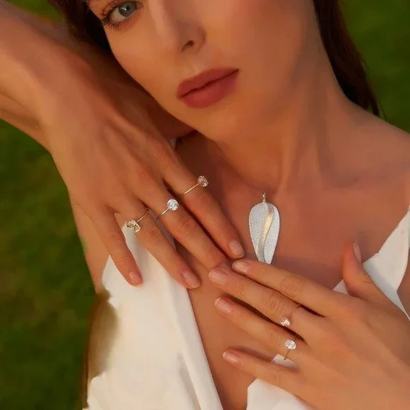 Certified 3.5 ct. t.w. Moissanite Diamond Oval Crushed Ice 10K Yellow Gold Ring - Picture 5 of 14